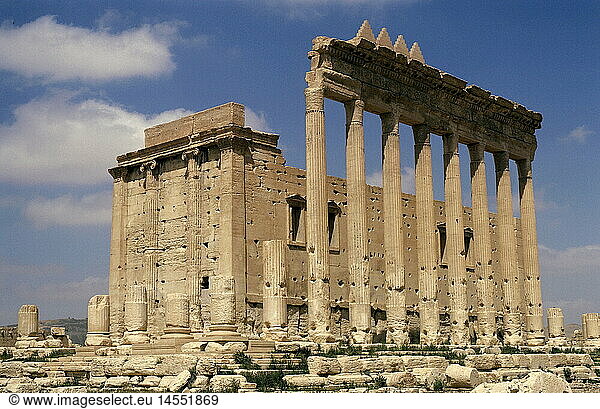 Geografie  Syrien  Palmyra  Tempel des Bel (Baal)  geweiht 32 n.Chr.  AuÃŸenansicht mit Ruine der SÃ¤ulenhof
