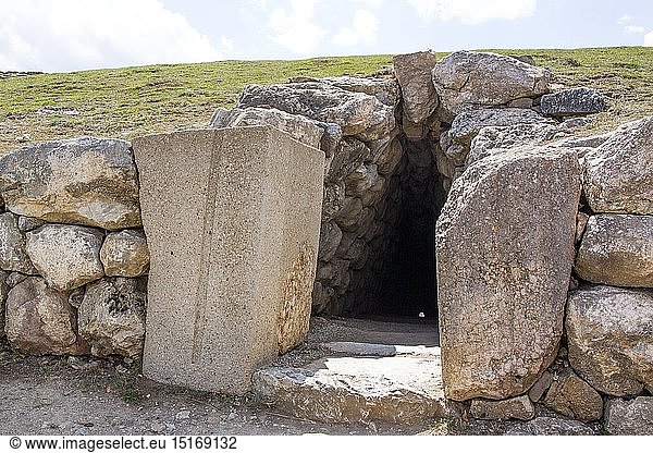 Geografie  TÃ¼rkei  Hattusa  Hauptstadt der Hethiter  1650 und 1200 v.Chr.  Ausgrabungen  Tunnel im Stadtwall