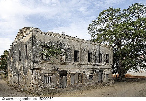 Geografie  Tansania  Bagamoyo  zerfallenes Wohnhaus aus der Kolonialzeit