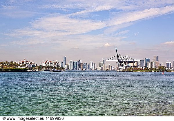 Geografie  USA  Florida  Miami  Skyline von Miami mit Hafen