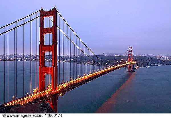 Geografie  USA  Kalifornien  Golden Gate Bridge bei Nacht  Marine Headlands  Golden Gate NRA  San Francisco