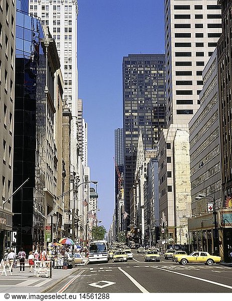 Geografie  USA  New York  StraÃŸenszene  Fifth Avenue Ecke 44th street