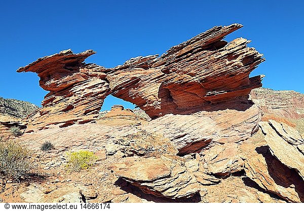 Geografie  USA  Utah  Namenloser Arch unterhalb des Fifty Mile Point  Glen Canyon National Recreation Area