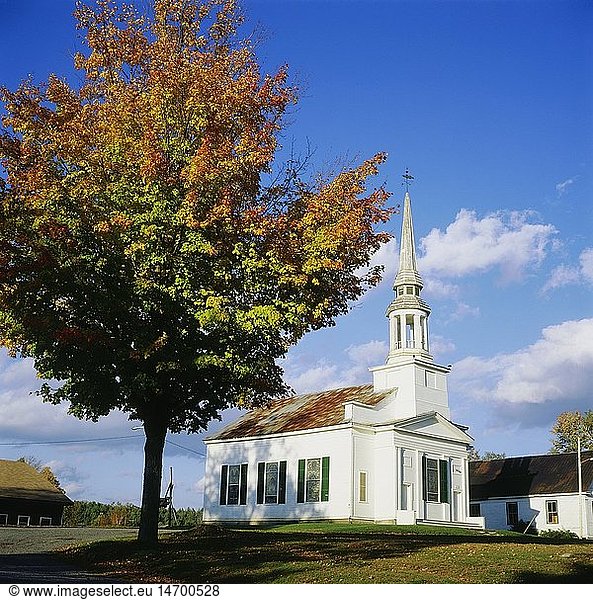 Geografie  USA  Vermont  Lunenburg  Kirchen  Old Congregational Church  AuÃŸenansicht  Herbst