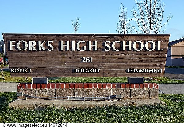 Geografie  USA  Washington  Forks High School  AuÃŸenansicht  Schild