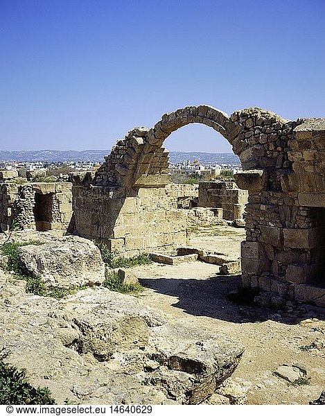 Geografie  Zypern  Pafos  Saranda Kolones  Ruine der Kreuzritterburg  erbaut 1192