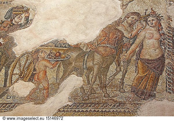 Geografie  Zypern  Paphos  Ausgrabungen  Haus des Aion  Detail des Mosaikboden in der Empfangshalle  feierliche Prozession des jungen Dionysos