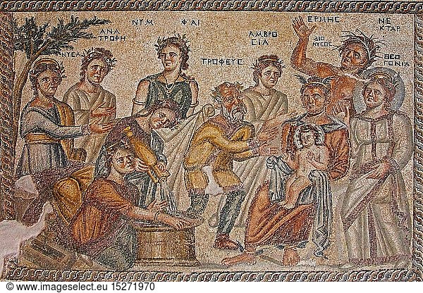 Geografie  Zypern  Paphos  Ausgrabungen  Haus des Aion  Detail des Mosaikboden in der Empfangshalle  Hermes Ã¼bergibt den jungen Dionysos dem Tropheus