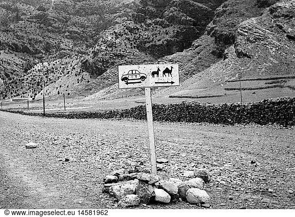 geography / travel  Afghanistan  borders  Khyber Pass  street sign show different roads for cars and camels  transport  transportation  mountains  Hindu Kush  border  South Asia  50s  1950s  20th century  historic  historical