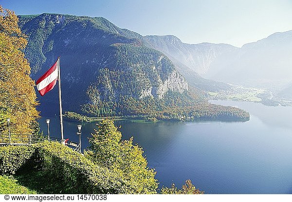 geography / travel  Austria  Salzkammergut  landscapes  view of the Hallstaedter See (lake) and Obertraun