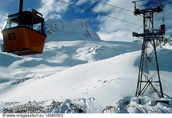 geography / travel  Austria  Tyrol  Stubaital  glacier skiing area  cable car  view on Schaufelspitze  in winter