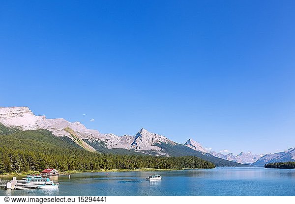 geography / travel  Canada  Jasper Badun National Park  malign Lake Boat House  spirit Island Boat Cruise