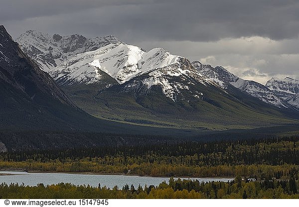 geography / travel  Canada  Outlook to the Mountain Range of Kootenay Plains  Alberta