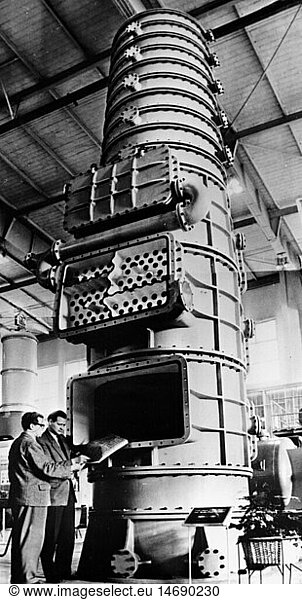 geography / travel  East Germany  trade  Leipzig autumn fair 1961  industry  machine for the production of natron  8.3.1961  technics  Saxony  Leipzig district  Cental Europe  1960s  60s  20th century  historic  historical  people