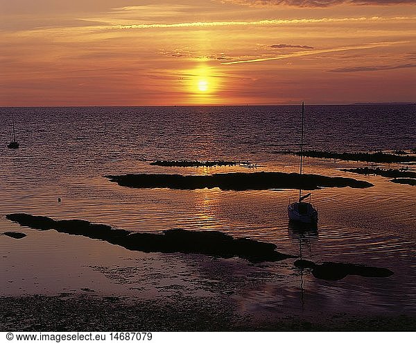 geography / travel  France  Bretagne  Cotes d'Armor  Cote de Granit rose  English Channel  Atlantic Ocean  sundown