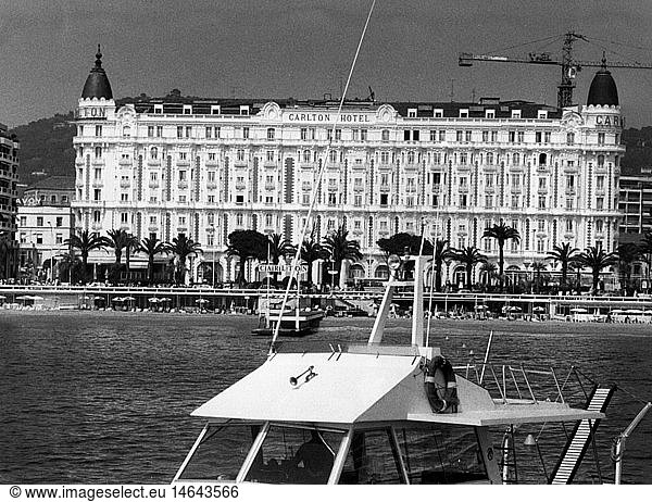 geography / travel  France  Cannes  gastronomy  Carlton Hotel  built in 1909  photo taken in April 1980  hotels  building  buildings  architecture  Europe  1980s  80s  20th century  historic  historical  coast  beach  InterContinental  Inter Continental  people