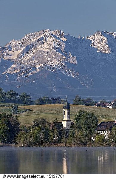 geography / travel  Germany  Bavaria  Riegsee  Riegsee and church Froschhausen outside of Wetterstein mountain range with Alpspitze (peak)  Upper Bavaria  Southern Germany