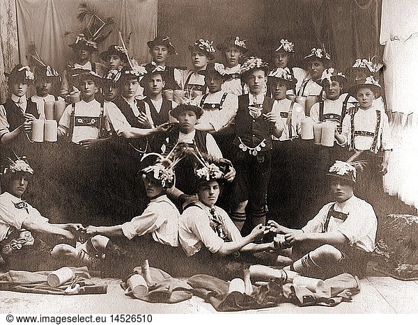 geography / travel  Germany  Bavaria  tradition / folklore  young men in leathers trousers posing with steins for a group picture in remembrance of their medical examination  Obing  1917