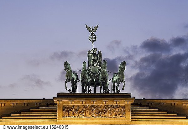 geography / travel  Germany  Berlin Pariser Platz  Brandenburger gate  Quadriga