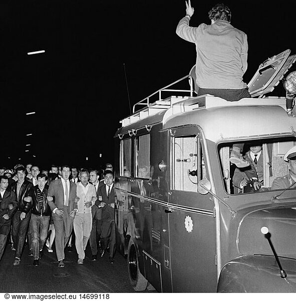 geography / travel  Germany  Berlin  politics  demonstration after shooting of Peter Fechter by East German border troops  Wilhelmstrasse  20.8.1962