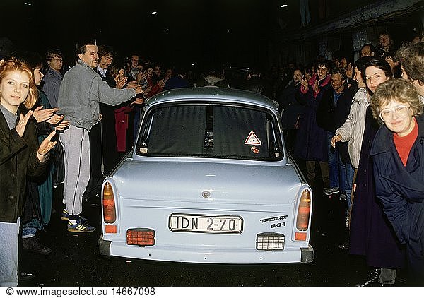 geography / travel  Germany  Fall of the Berlin Wall  GDR citizen in Trabant car at checkpoint  Berlin  November 1989  historic  historical  20th century  1980s  80s  opening  down  night  people  celebrating  happy  greeting  welcome  welcoming  November'89  November 89