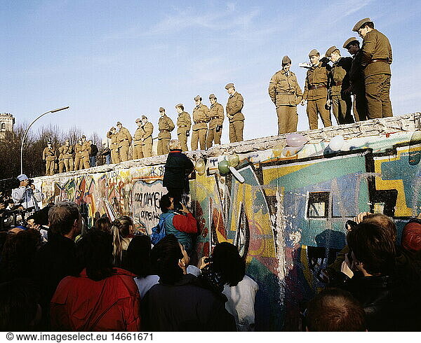 geography / travel  Germany  Fall of the Berlin Wall  soldiers standing on the Wall  Berlin  December 1989  historic  historical  20th century  1980s  80s  opening  down  November'89  November 89  East Germany  East-Germany  German border  NVA border patrol  soldier  people  male  man  men