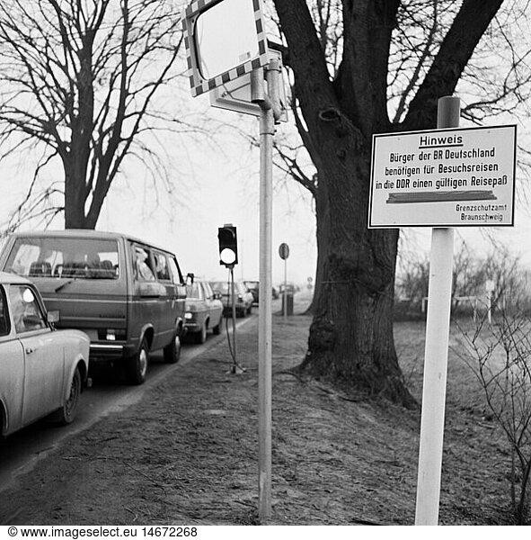 geography / travel  Germany  GDR  Fall of the Berlin Wall  November'89  cars waiting at border crossing point to East-Germany  Mustin/Ratzeburg  early December 1989  East-Germany  East Germany  historic  historical  20th century  1980s  80s  road  traffic sign