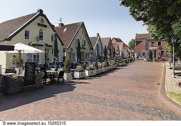 geography / travel  Germany  Lower Saxony  Eastern Friesland  Krummhoern  Greetsiel  market  restaurants