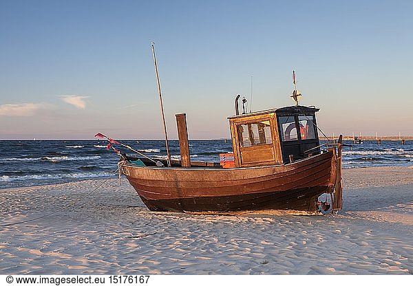 geography / travel  Germany  Mecklenburg-West Pomerania  Ahlbeck  fishing cutter to the Baltic Sea  Baltic Sea Spa Ahlbeck  isle Usedom  Baltic Sea coast  Northern Germany