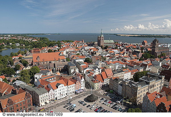 geography / travel  Germany  Mecklenburg-West Pomerania  Stralsund  city view with St. Nicholas´ Church and St. James Church