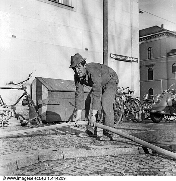 geography / travel  Germany  person  foreign worker laying a flexible tube  Geschwister Scholl Square  Munich  1965