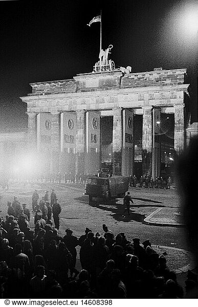 geography / travel  Germany  reunification  Berlin  Berlin Wall  GDR border troops controlling the Brandenburg Gate with watercannon cars  night shot  10. / 11.11.1989  East Germany  historic  historical  East-Germany  20th century  1980s  80s  Pariser Platz  Brandenburger Tor  square  celebration  people  celebrating  24 hours after the fall  down  opening  turn of events  history  freedom  crossing  November'89  November 89  border patrol