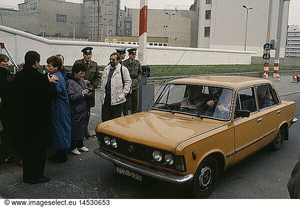 geography/travel  Germany  reunification  fall of the Berlin Wall  9.11.1989  checkpoint Bernauer Strasse  10.11.1989  East Germany  GDR  opening  crowd  20th century  historic  historical  November'89  November 89  car  Lada  barrier  German border  people  1980s