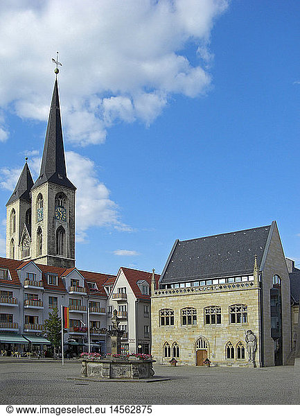 geography / travel  Germany  Saxony-Anhalt  Halberstadt  squares  Holzmarkt  market place with city hall  rebuilt: 1990s  church St Martini  exterior view
