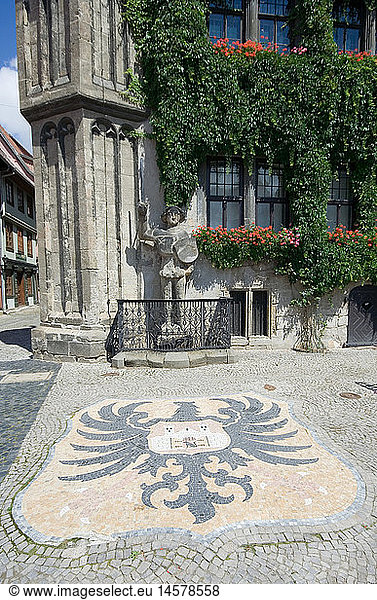 geography / travel  Germany  Saxony-Anhalt  Quedlinburg  buildings  town hall (built: 13th / 14th century)  exterior view  detail: Roland statue and city coat of arms