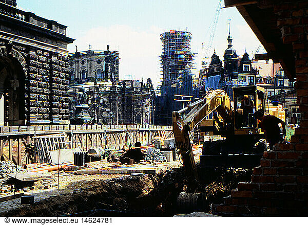 geography / travel  Germany  Saxony  Dresden  Theaterplatz  under construction  1990s