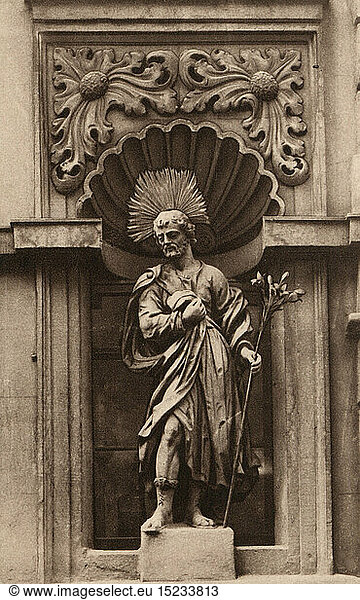geography / travel  Germany  Wuerzburg  building  details  sculpture at a house in Semmelstrasse  picture postcard  publisher Hermann A. Peters  1920s