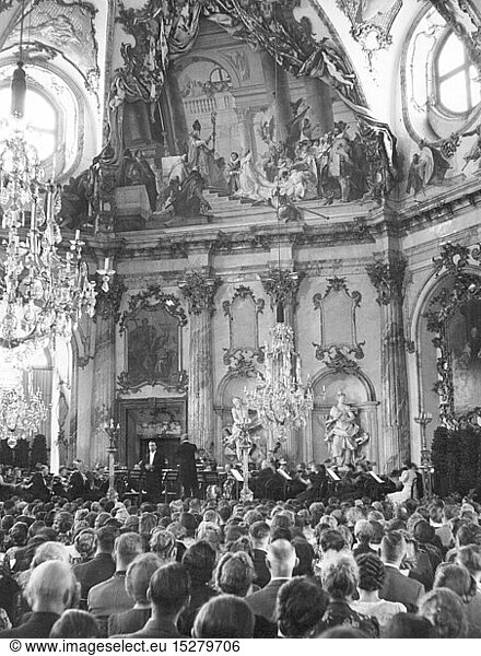 geography / travel  Germany  Wuerzburg  castles  Residenz  interior view  Emperor's Hall  during of the Mozart festival  1950s