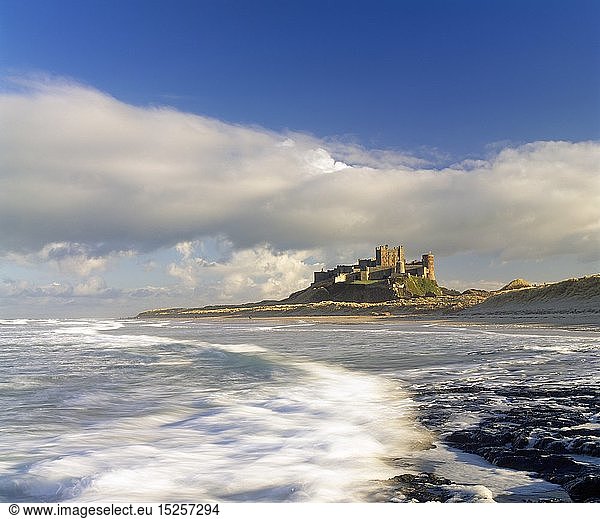 geography / travel  Great Britain  England  Bamburgh Castle and beach  Northumberland