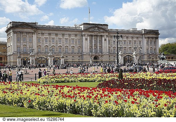 Geography / travel  Great Britain  England  Buckingham Palace  and Memorial Gardens  London  United Kingdom