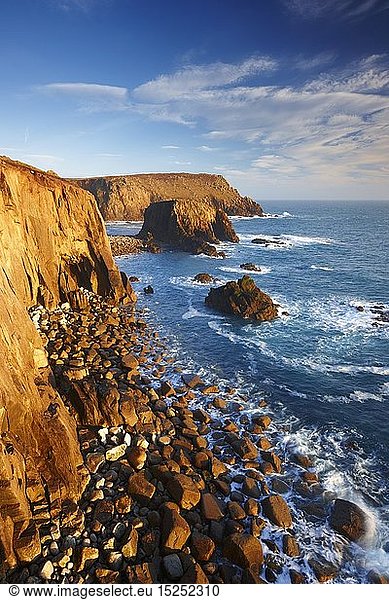 Geography / travel  Great Britain  England  Cornwall  Land's End  Rugged cliffs at Land's End