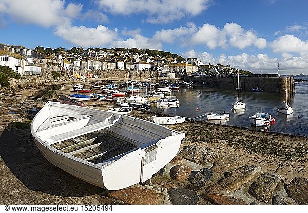 Geography / travel  Great Britain  England  Cornwall  The quaint picturesque Cornish Harbour of Mousehole