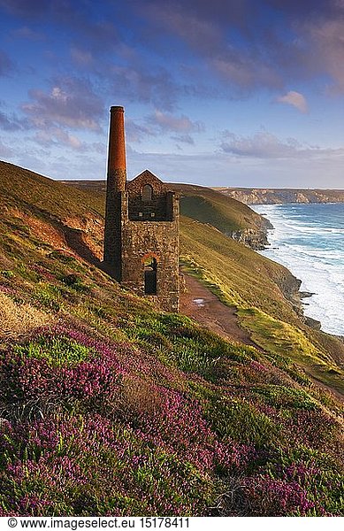 Geography / travel  Great Britain  England  Cornwall  Towanroath engine house part of the Wheal Coates mine located on the Cornish coast near Chapel Porth