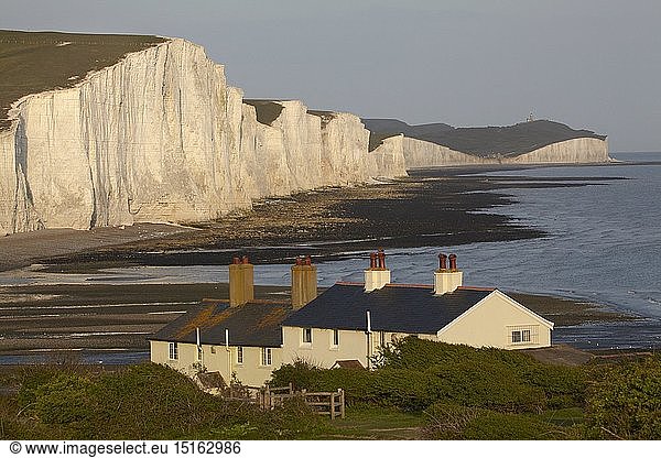 Geography / travel  Great Britain  England  Seven Sisters Chalk Cliffs  and coastguard cottages  Cuckmere Haven  near Seaford  East Sussex  United Kingdom