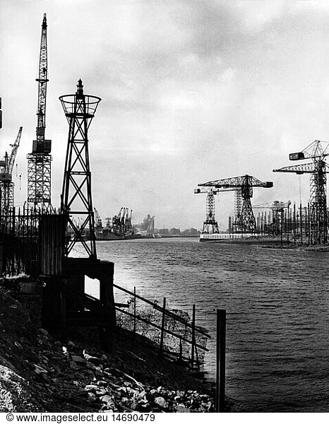 geography / travel  Great Britain  Glasgow  harbour  The Clyde with dockyards  1950s  50s  20th century  historic  historical  Western Europe  Scotland  canal  duct  canals  ducts  dock  docks  industry  industries  crane  cranes  port  haven  harbor  harbour