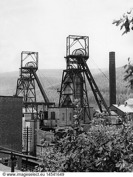 geography / travel  Great Britain  Wales  cities  Bargoes  coal mine  1950s