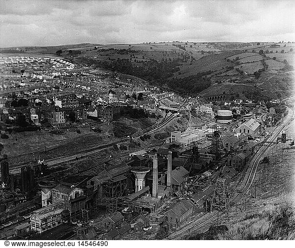 geography / travel  Great Britain  Wales  cities  Bargoes  coal mine  1950s