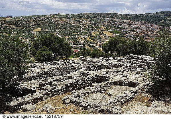 geography / travel  Greece  Crete  Fourni  Minoan necropolis (1500 BC)  town at rear