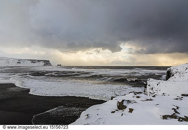 geography / travel  Iceland  Dyrholaey  Reynisfjara  Island  Coast  Vik