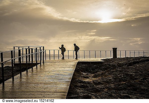 geography / travel  Iceland  Tourists on a viewing platform  Thingvellir Nationalpark